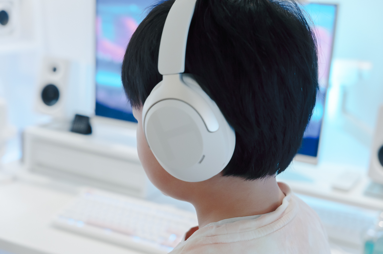HAYLOU S40 レビュー/本体の性能や機能はかなり高いワイヤレスヘッドホン。アプリなどソフトウェア周りは今後の改善に期待 23 HAYLOU S40を装着した様子