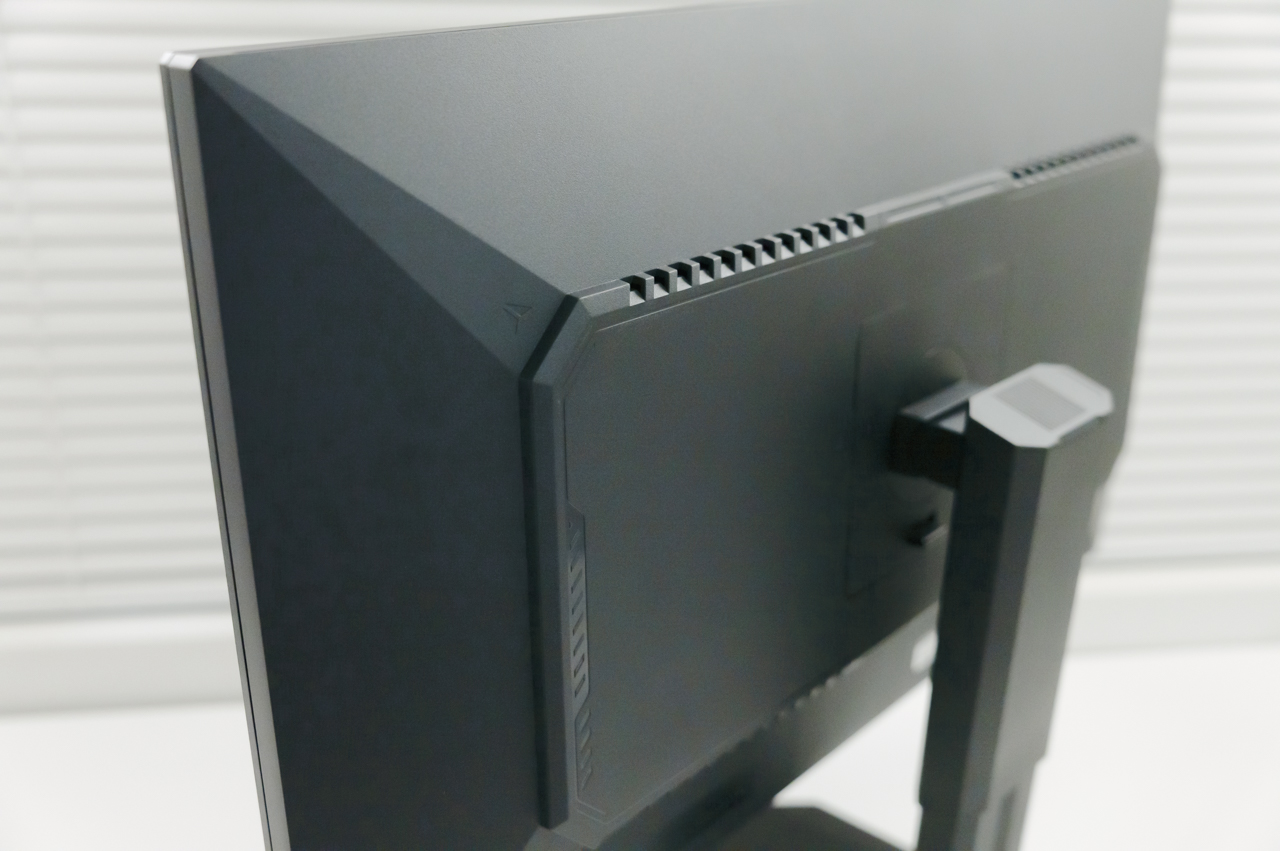 INNOCN 27D1U レビュー/簡単にMacと色を揃えられるコスパぶっ壊れ27インチ4Kモニター 26 ちょっとゲーミング感があるデザイン