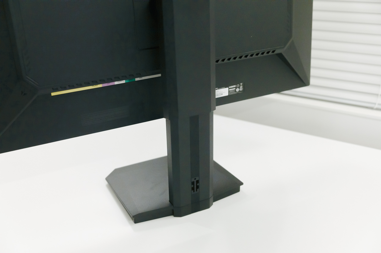 INNOCN 27D1U レビュー/簡単にMacと色を揃えられるコスパぶっ壊れ27インチ4Kモニター 28 スタンド背面