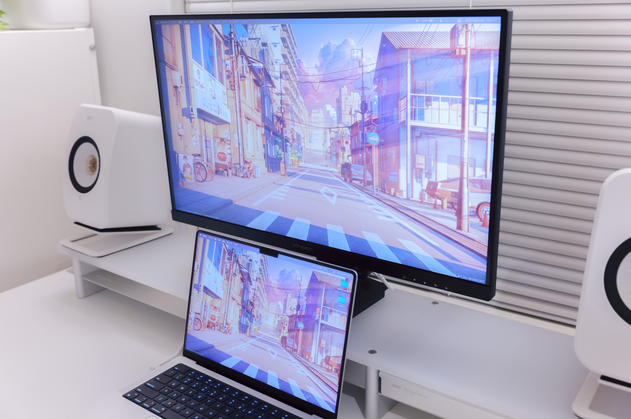 INNOCN 27D1U レビュー/簡単にMacと色を揃えられるコスパぶっ壊れ27インチ4Kモニター 36 斜めから見た様子