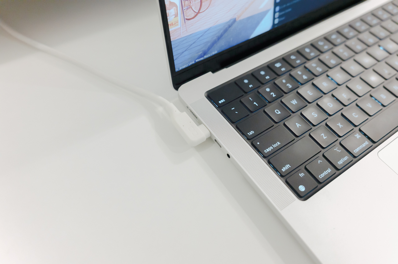 INNOCN 27D1U レビュー/簡単にMacと色を揃えられるコスパぶっ壊れ27インチ4Kモニター 38 USB-Cケーブル1本で映像出力と給電が可能