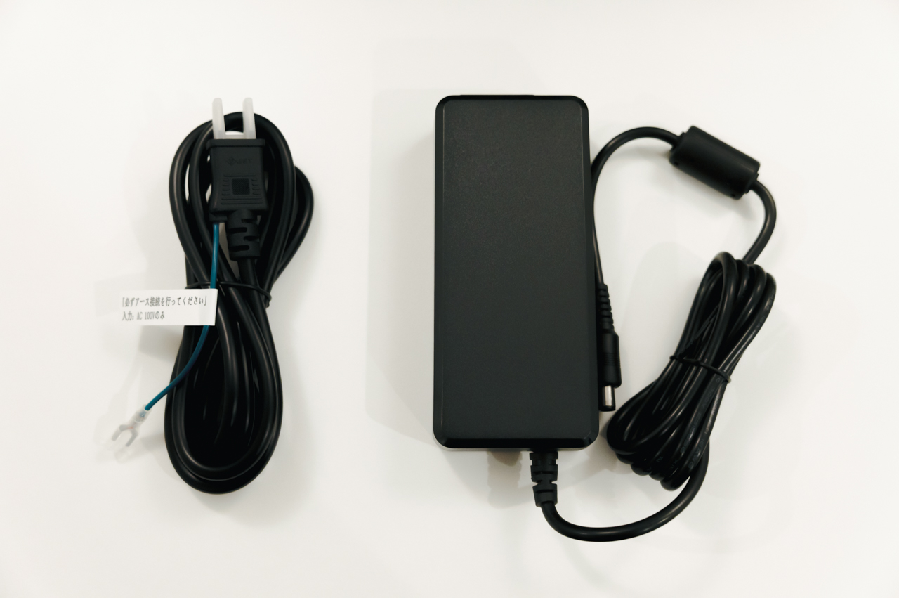 INNOCN 27D1U レビュー/簡単にMacと色を揃えられるコスパぶっ壊れ27インチ4Kモニター 11 付属の電源アダプタ