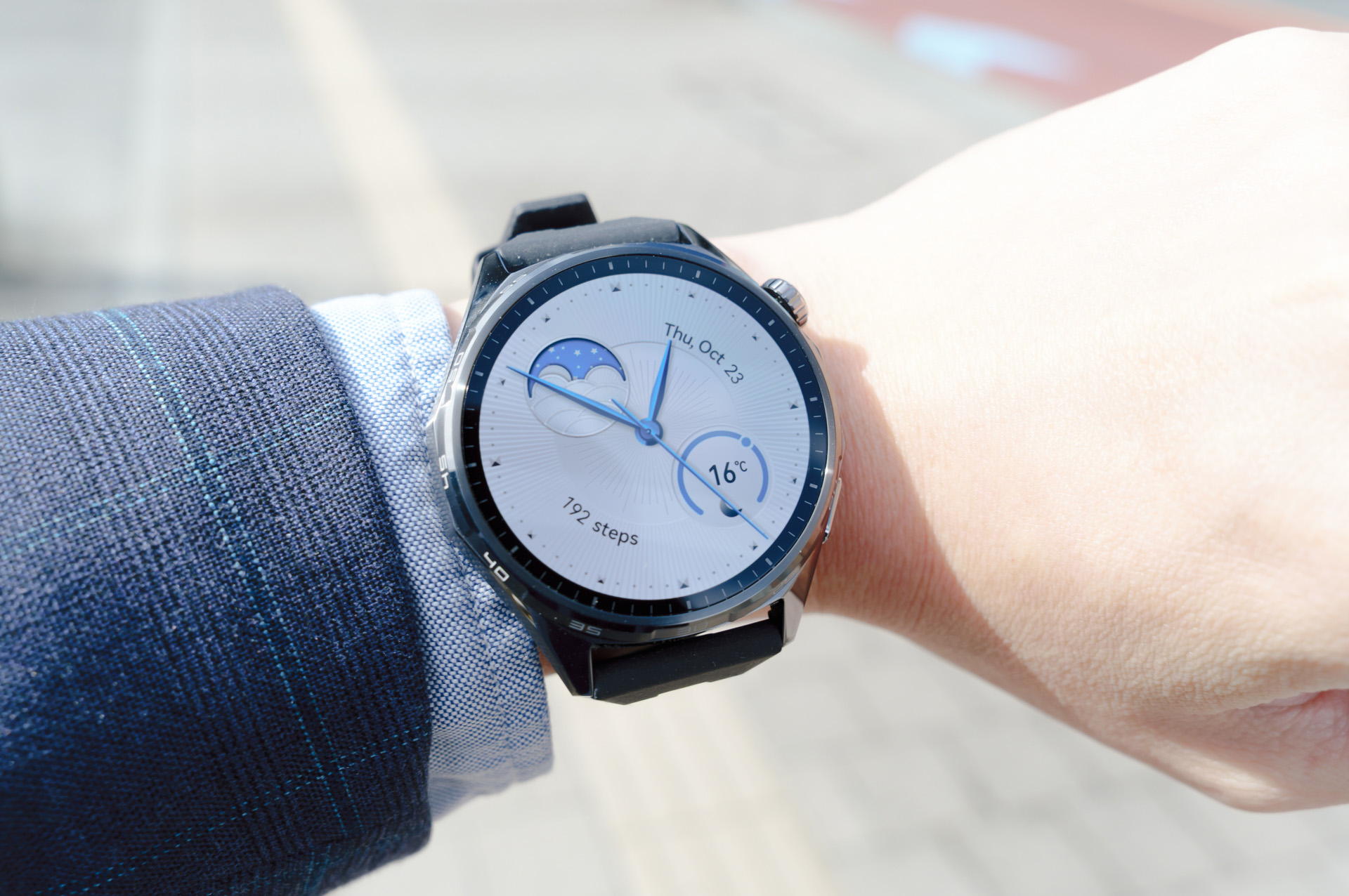 HUAWEI WATCH GT 6 レビュー/驚異的なバッテリー持ちを実現したスマートウォッチ。スポーツにも日常使いにも使え、高級感あるデザインが特徴 1 HUAWEI WATCH GT 6 レビュー/驚異的なバッテリー持ちを実現したスマートウォッチ。スポーツにも日常使いにも使え、高級感あるデザインが特徴