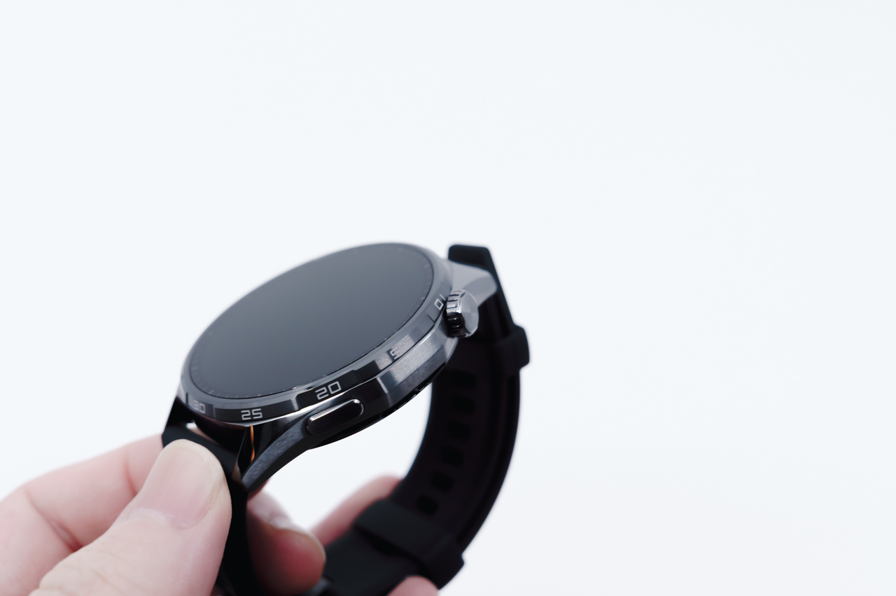 HUAWEI WATCH GT 6 レビュー/驚異的なバッテリー持ちを実現したスマートウォッチ。スポーツにも日常使いにも使え、高級感あるデザインが特徴 11 側面から見た様子