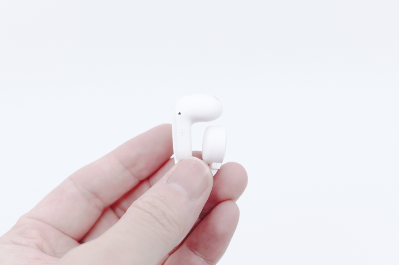 Sudio B3 レビュー/北欧デザインでスタイリッシュなイヤーカフ型ワイヤレスイヤホン。軽い付け心地でながら聴きに最適 14 イヤホン本体はコンパクトで軽量
