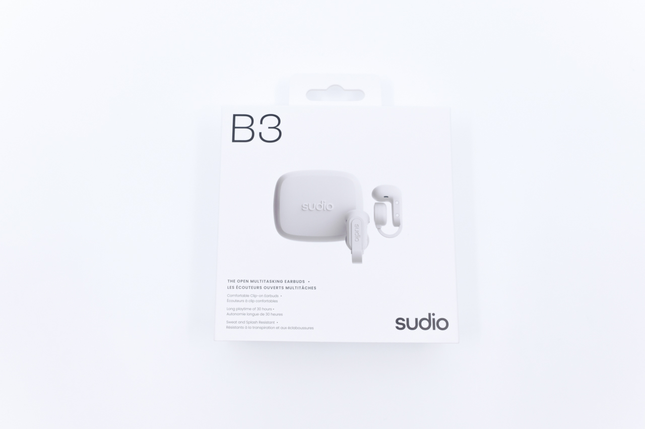 Sudio B3 レビュー/北欧デザインでスタイリッシュなイヤーカフ型ワイヤレスイヤホン。軽い付け心地でながら聴きに最適 4 パッケージ表面