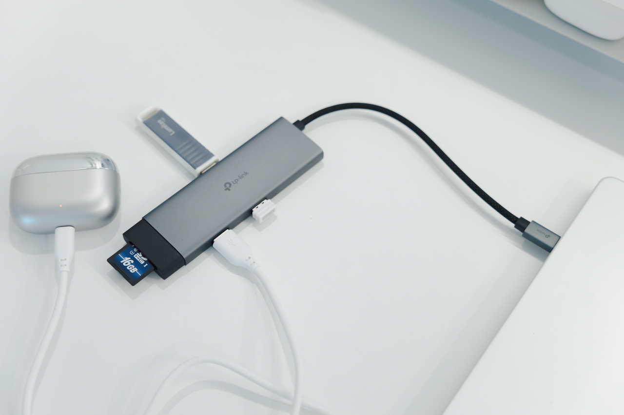 TP-Link 7 in 1ハブ UH7021C レビュー/1台で大幅にポートを増やせるUSBハブ。コンパクトでMacBookとの相性は抜群 16 100Wの給電が可能で拡張性を大きく向上させられる