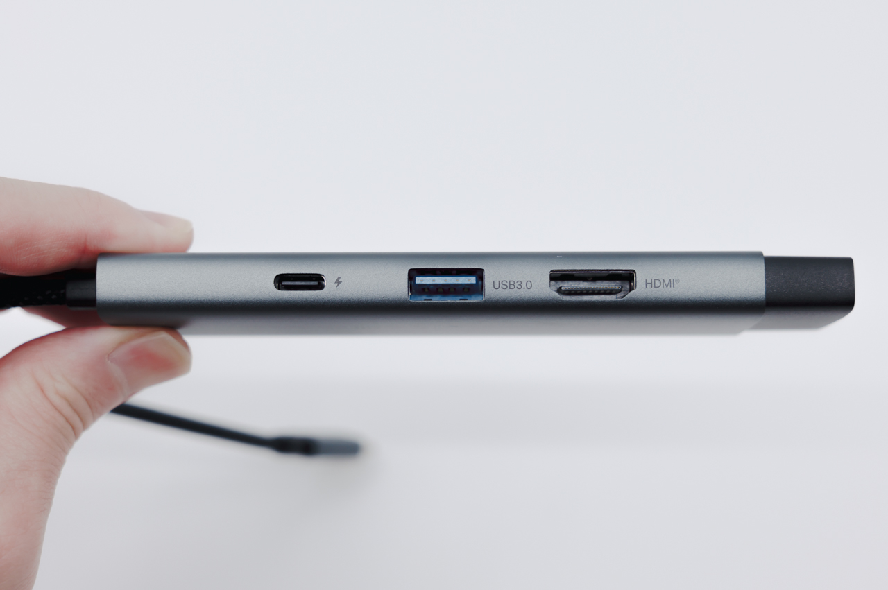 TP-Link 7 in 1ハブ UH7021C レビュー/1台で大幅にポートを増やせるUSBハブ。コンパクトでMacBookとの相性は抜群 12 反対側の側面