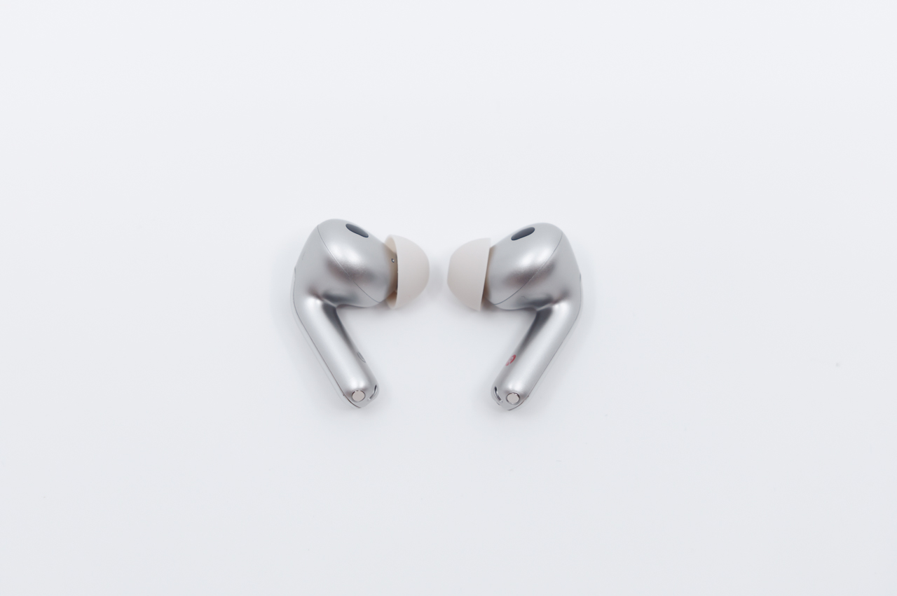 EDIFIER EvoBuds Pro レビュー/AI音声翻訳を搭載した完全ワイヤレスイヤホン。デザインも音質も高水準 20 イヤホン本体のデザイン