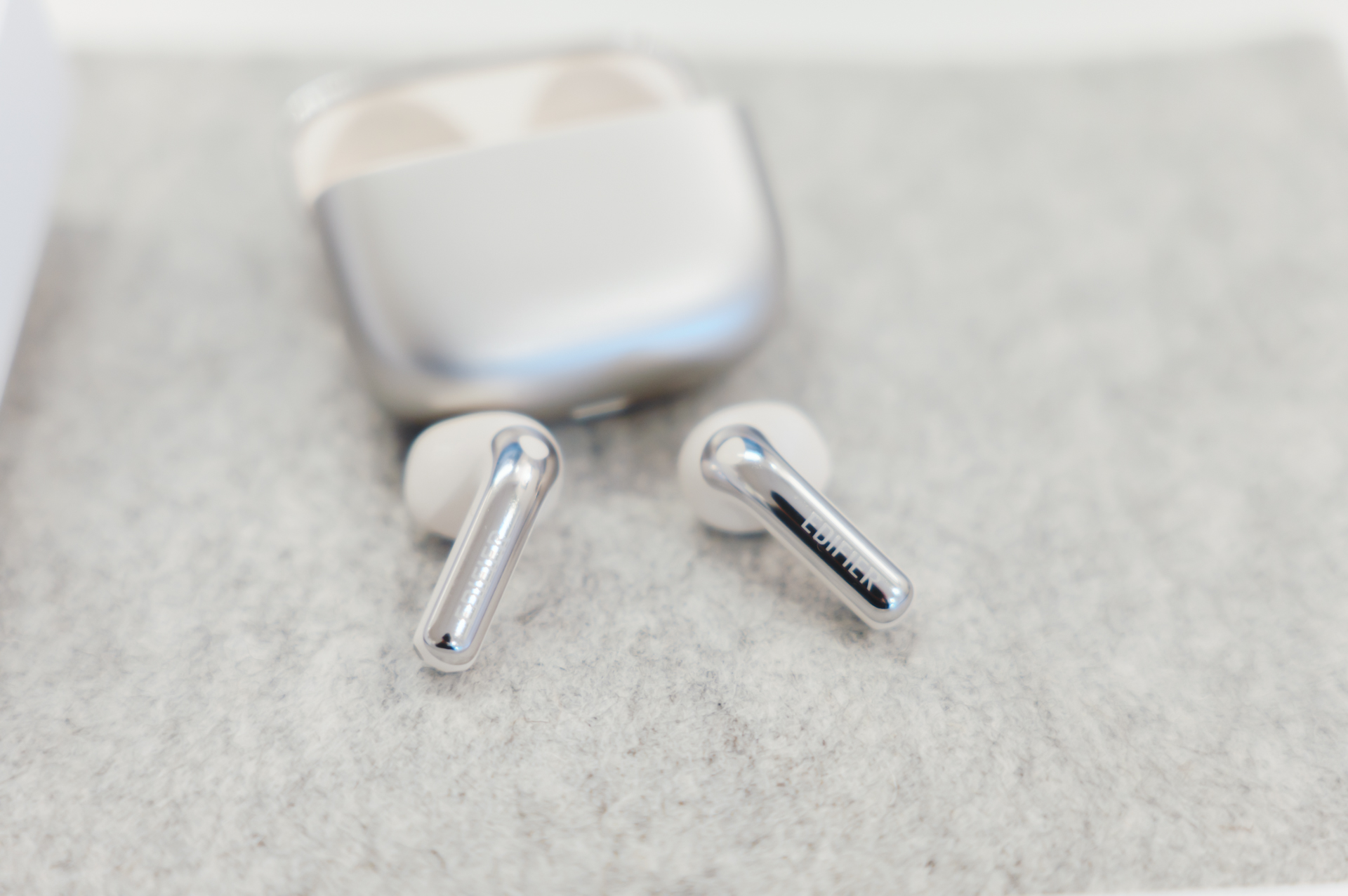 EDIFIER EvoBuds レビュー／軽い付け心地が特徴のインナーイヤー型ワイヤレスイヤホン。トレンドの翻訳機能も備える