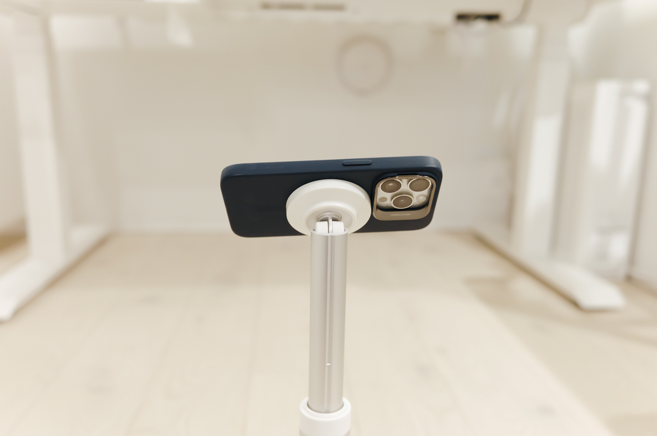 KraftGeek JustTap Magnetic Phone Tripod レビュー/MagSafe対応のスマホ向け三脚。スマホで写真・動画撮影するならぜひ導入したい 2 KraftGeek JustTap Magnetic Phone Tripod