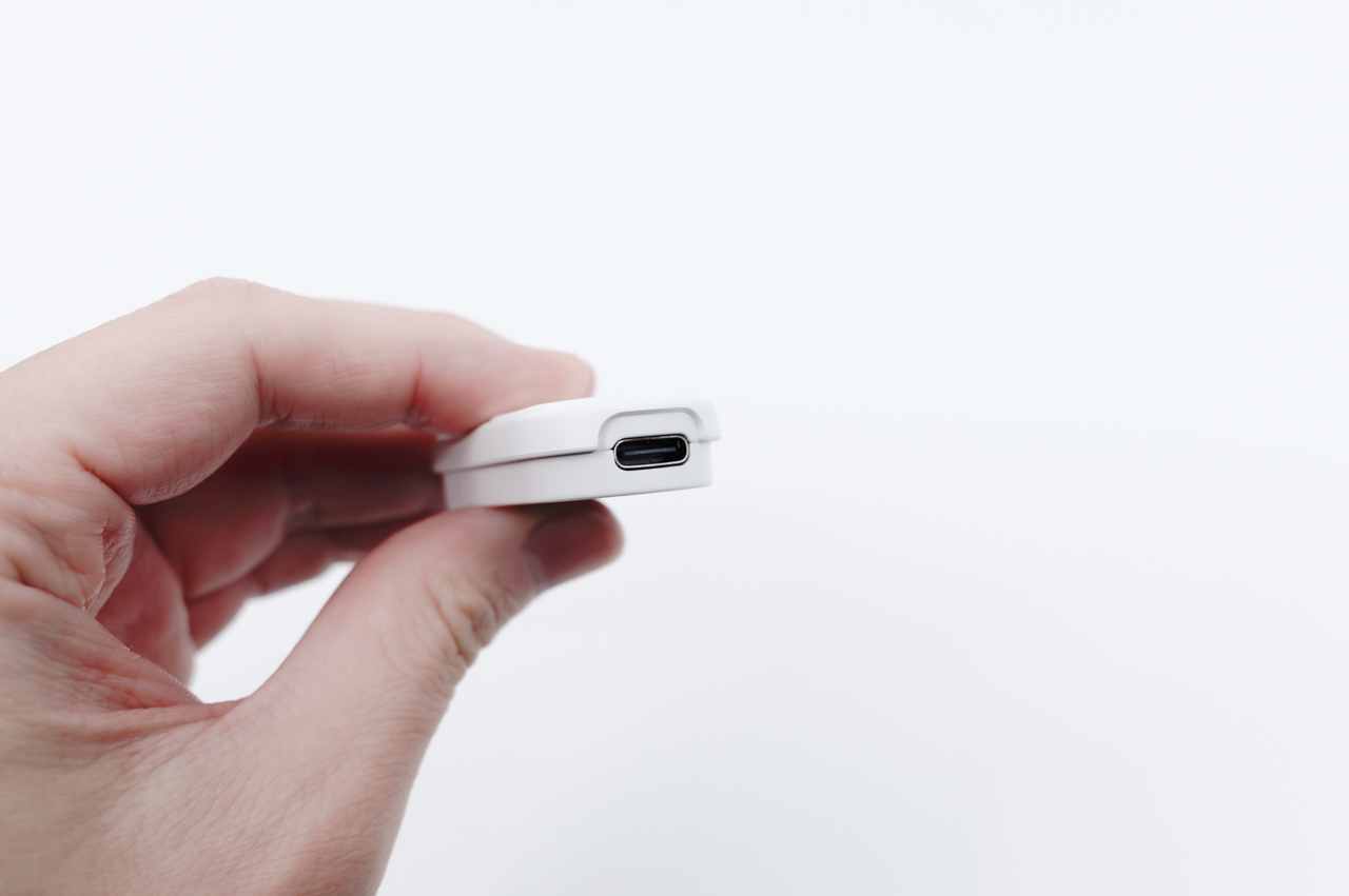 KraftGeek JustTap Magnetic Phone Tripod レビュー/MagSafe対応のスマホ向け三脚。スマホで写真・動画撮影するならぜひ導入したい 16 USB-Cで充電できる