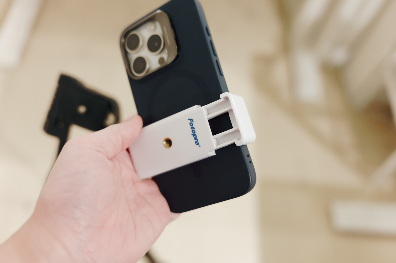 KraftGeek JustTap Magnetic Phone Tripod レビュー/MagSafe対応のスマホ向け三脚。スマホで写真・動画撮影するならぜひ導入したい 25 一般的なものだとクランプの様に挟み込んで固定する