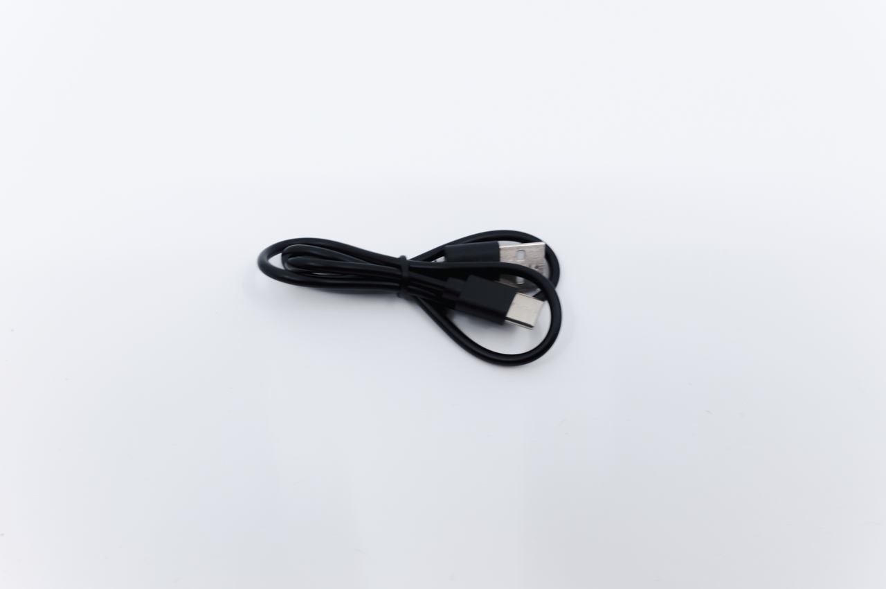 KraftGeek JustTap Magnetic Phone Tripod レビュー/MagSafe対応のスマホ向け三脚。スマホで写真・動画撮影するならぜひ導入したい 9 付属のUSBケーブル