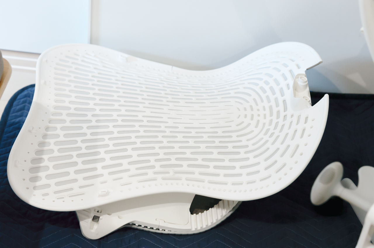 新品の背もたれ