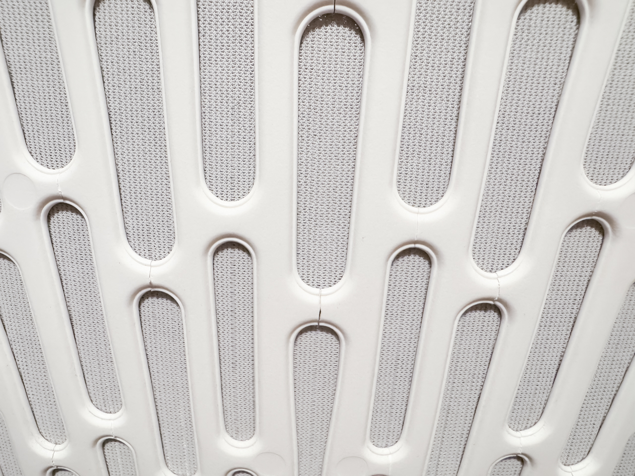 所々にヒビが…