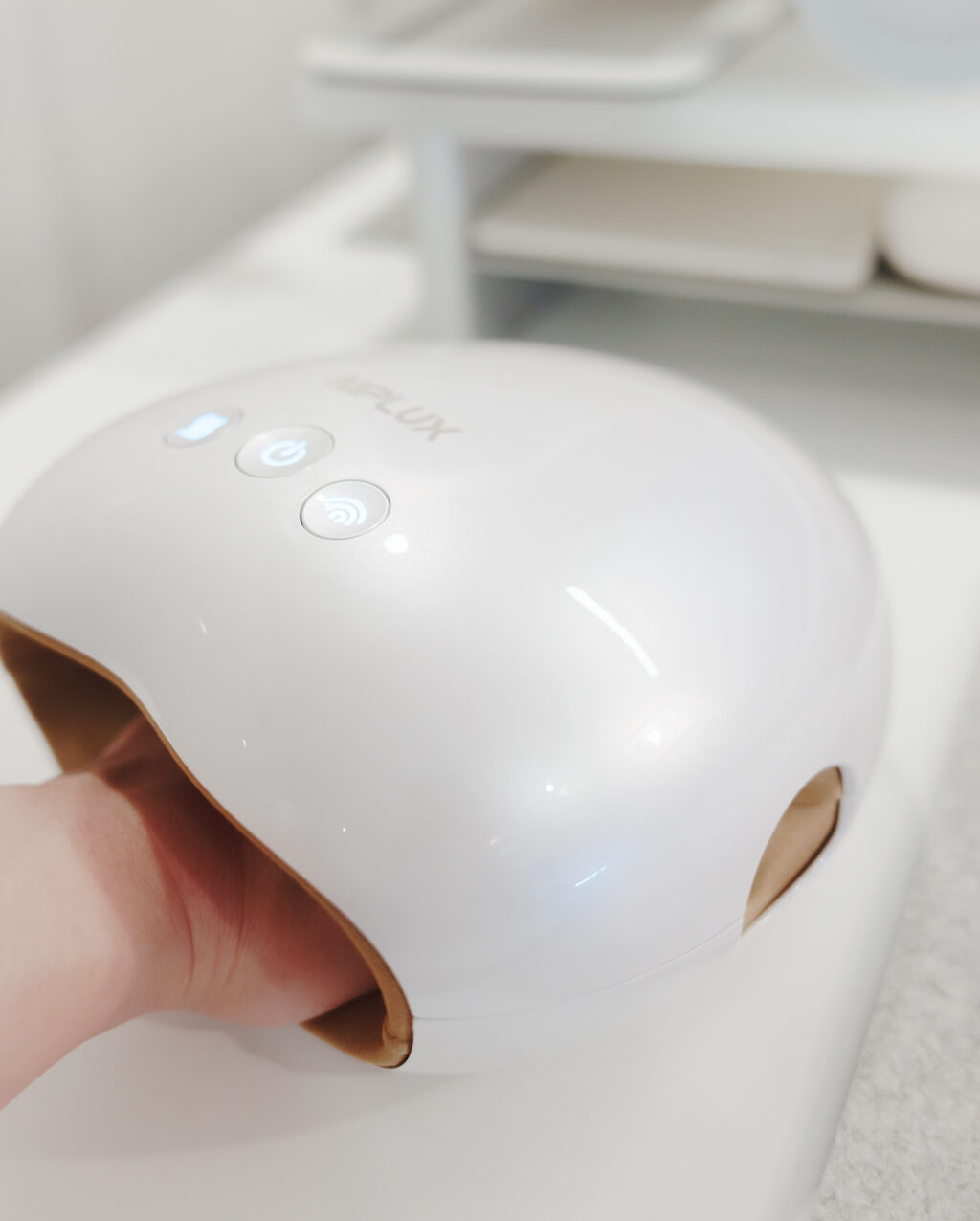 NIPLUX HAND MOMI レビュー／デスクで気軽にハンドケアができる。温熱と加圧によりデスクワーカーに最適