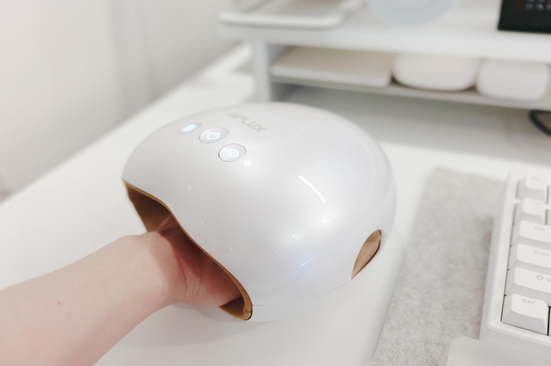 NIPLUX HAND MOMI レビュー/デスクで気軽にハンドケアができる。温熱と加圧によりデスクワーカーに最適 1 NIPLUX HAND MOMI レビュー/デスクで気軽にハンドケアができる。温熱と加圧によりデスクワーカーに最適