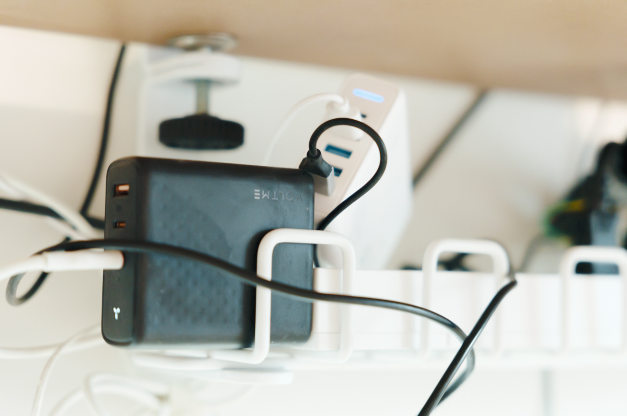 無駄にUSB充電器を使っている