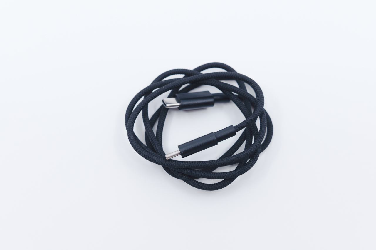 付属のUSBケーブル