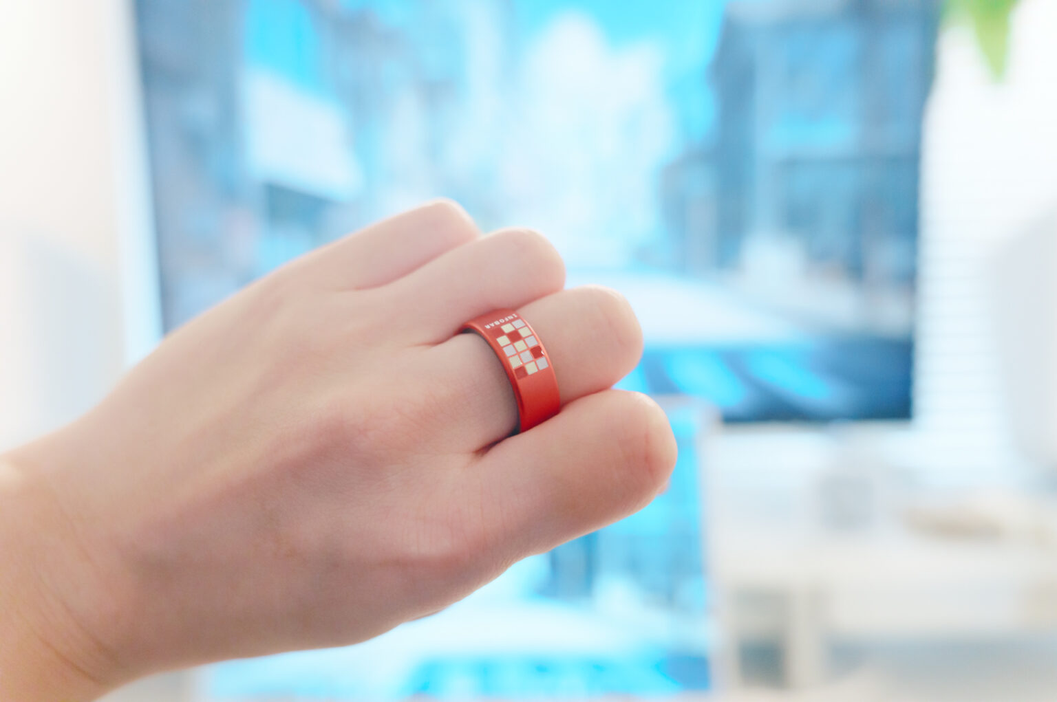 スマートリカバリーリング INFOBARコラボモデル レビュー／伝説のINFOBARが現代に蘇る。特徴的なタイルデザインを見事に表現