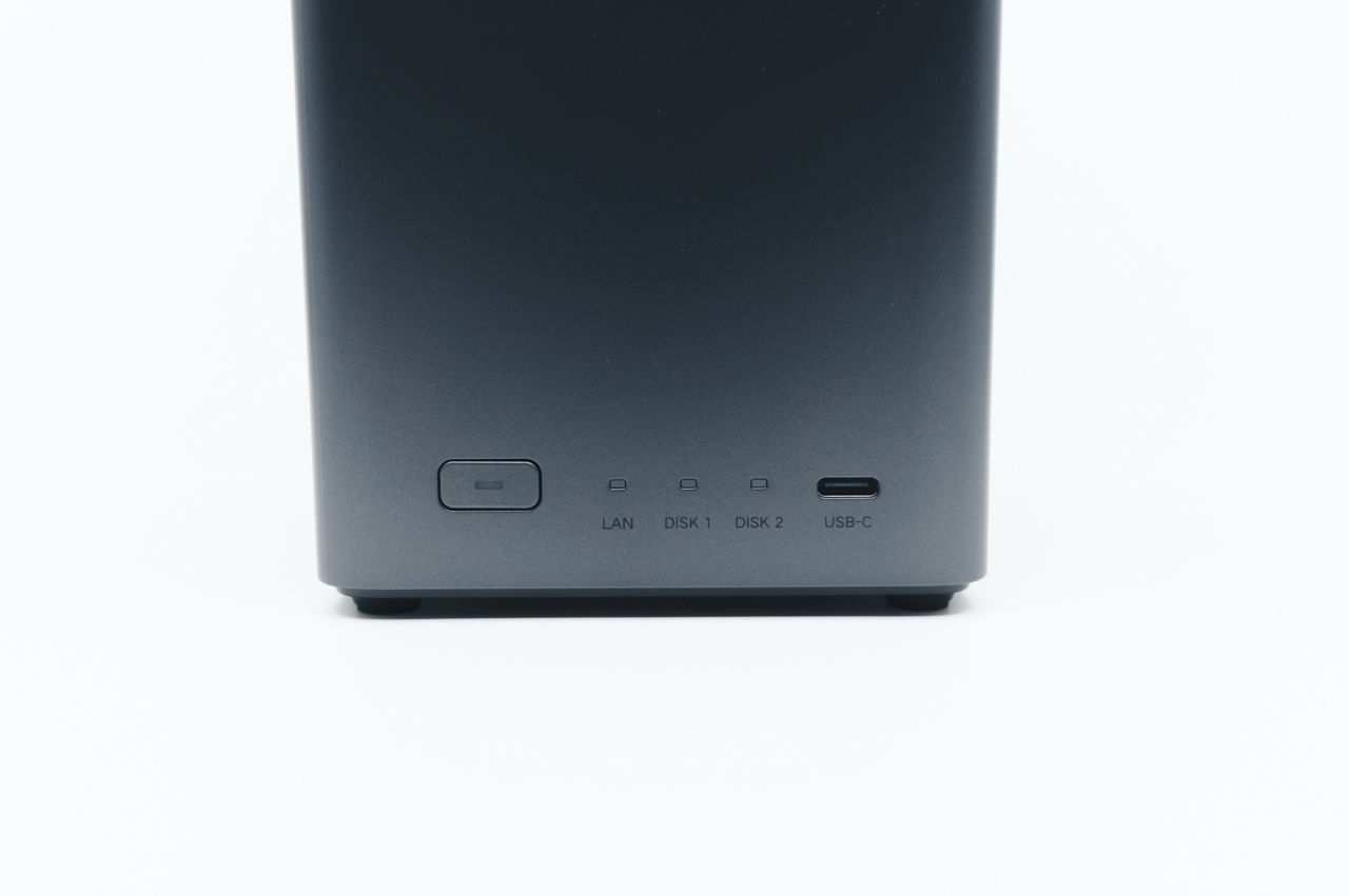 本体下部の電源ボタン