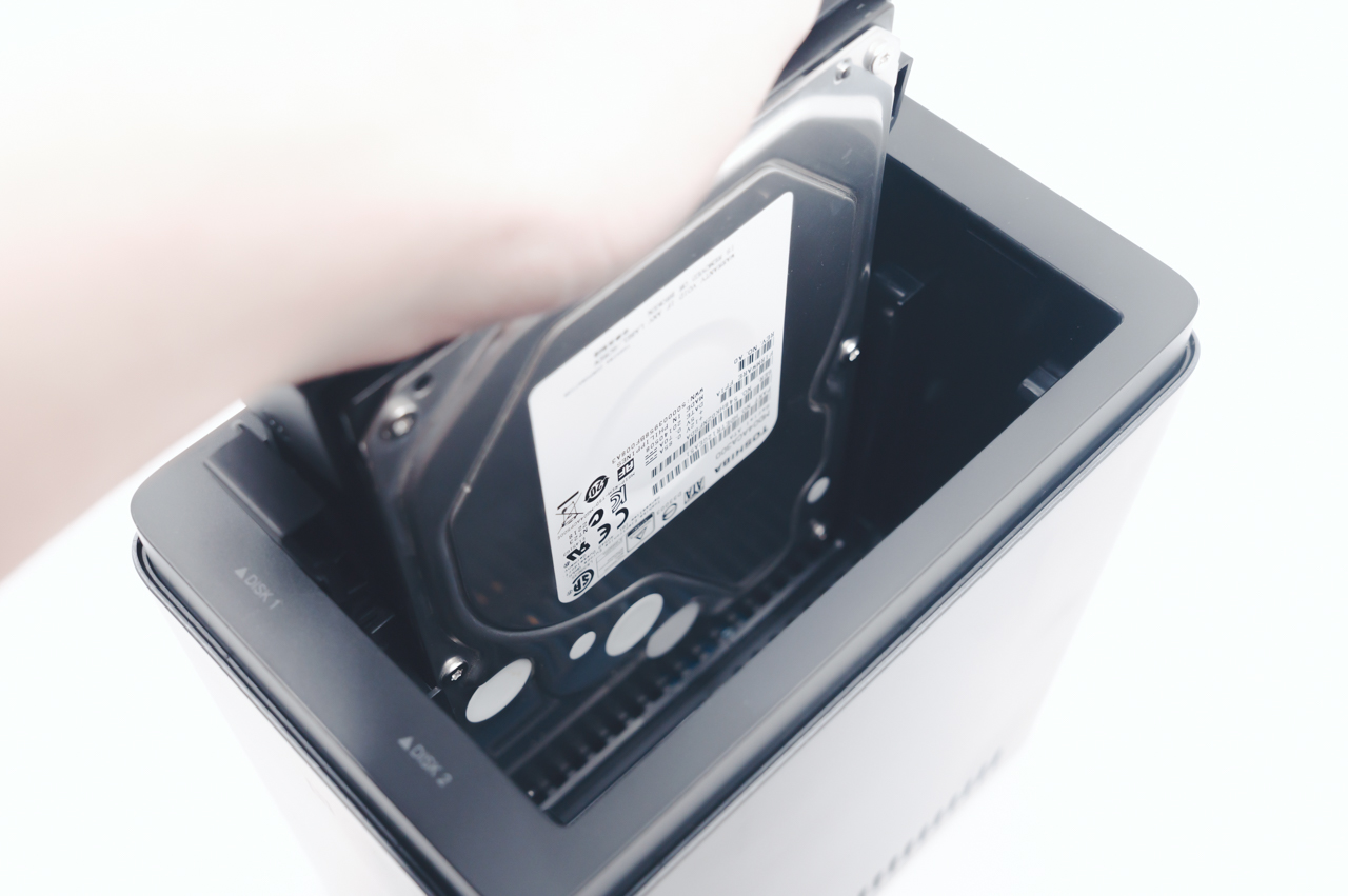 上から差し込むだけでセット完了