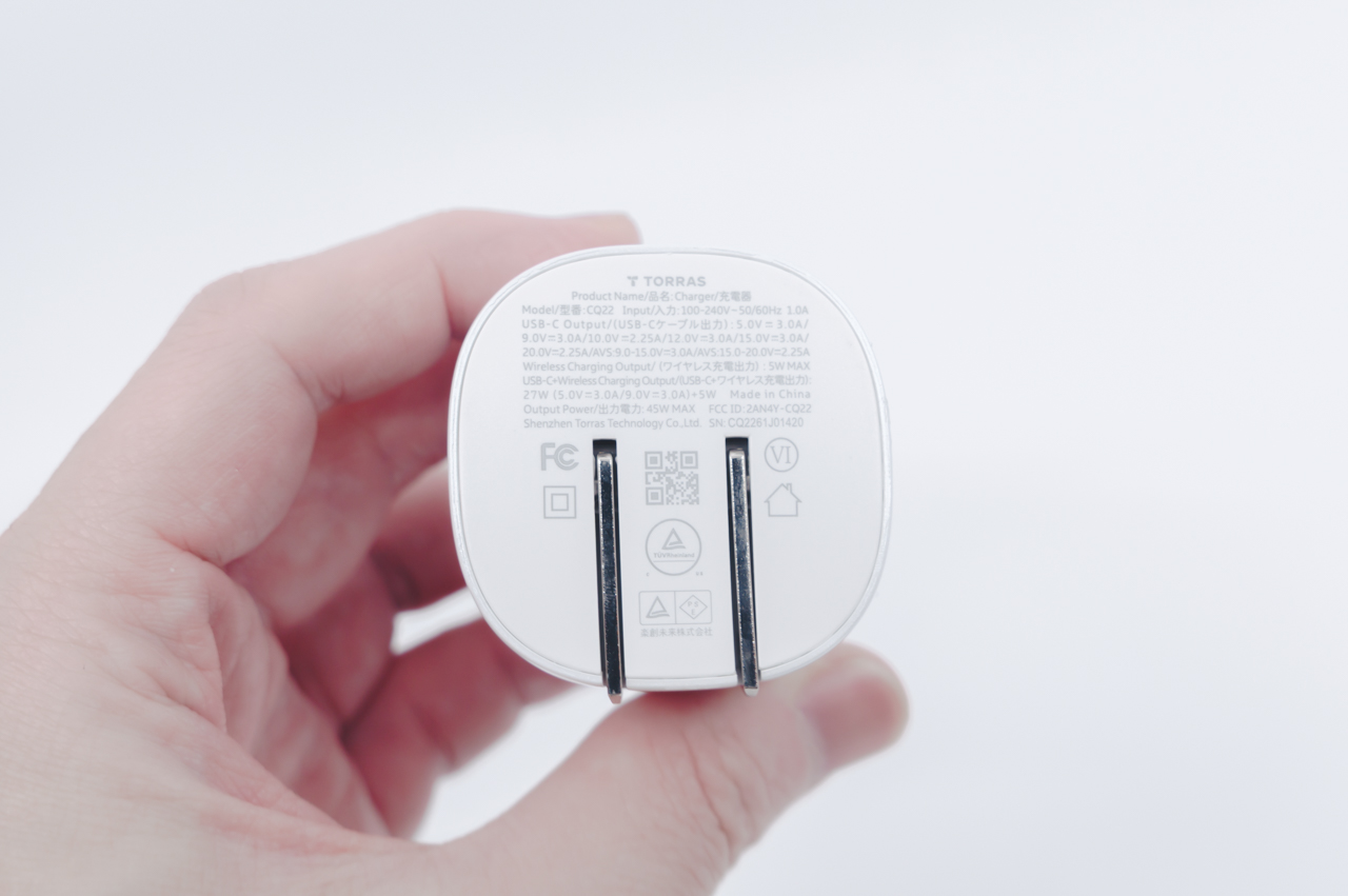 プラグは折り畳める設計