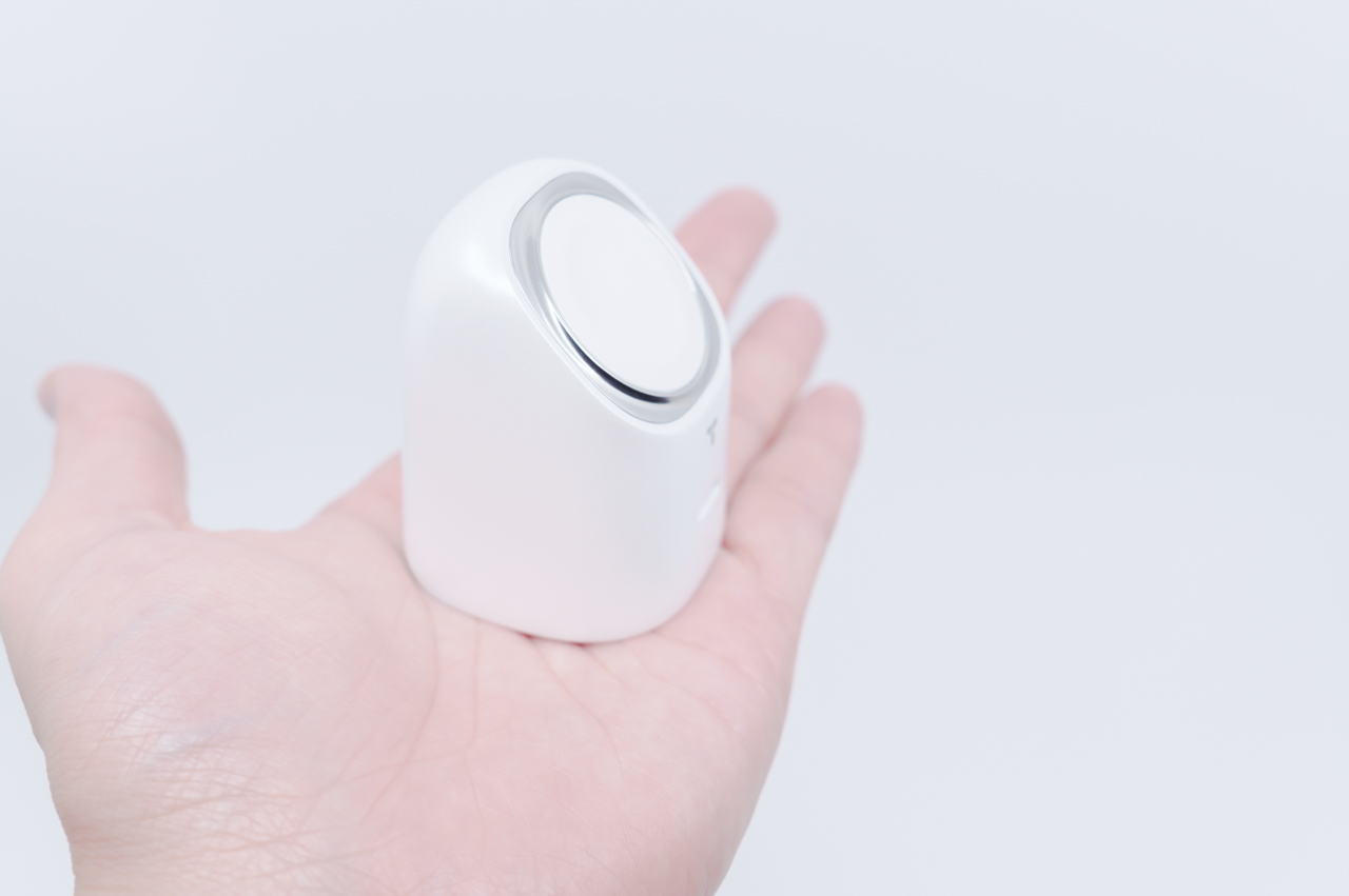 手のひらに収まるコンパクトなサイズ感