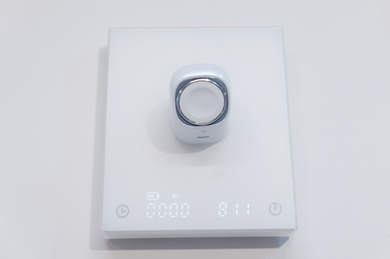 重量は約81gと軽量