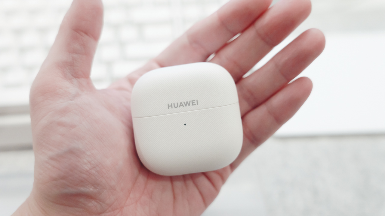 非常にコンパクトな充電ケース