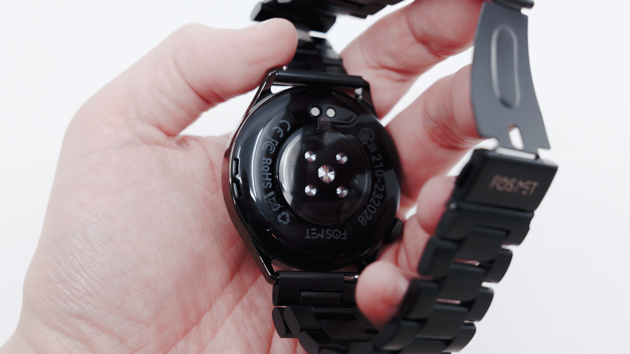 内側には各種センサーを内蔵