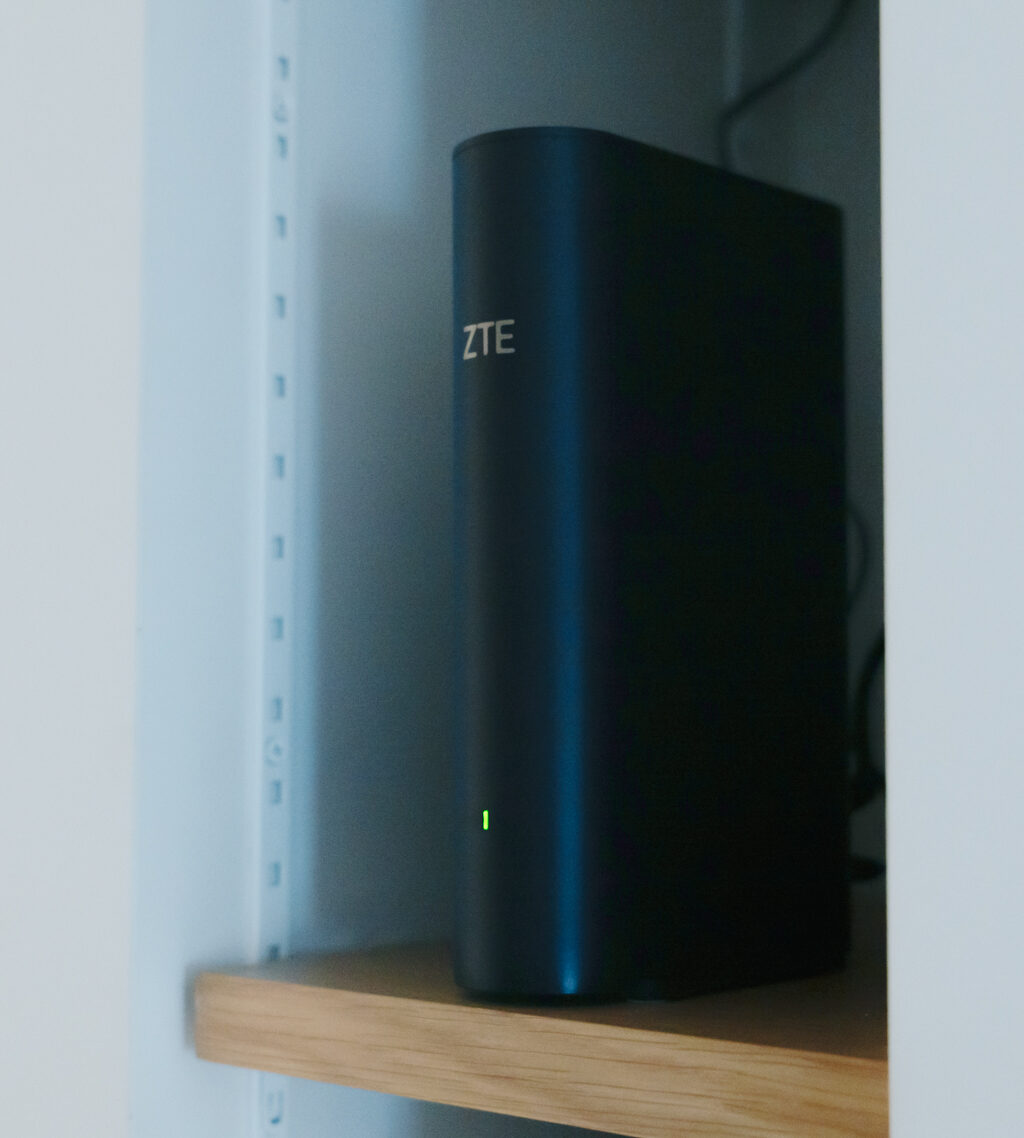 ZTE Sora BE3600 Pro レビュー／1万円以下でWi-Fi 7・2.5Gポート搭載のミニマルルーター。メリット・デメリットを解説