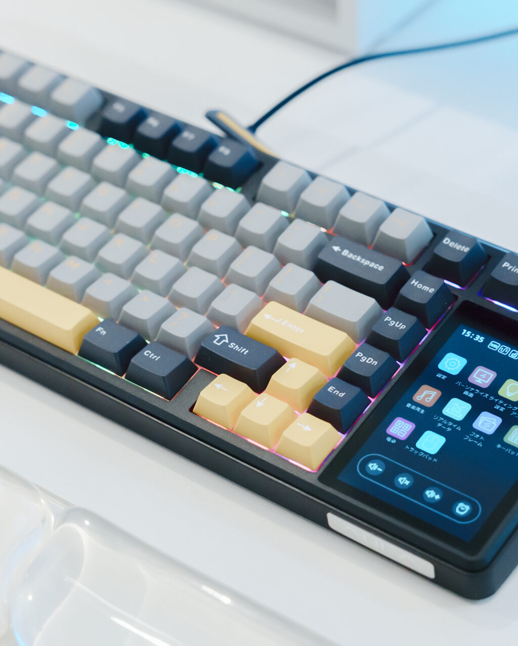 AULA L99J レビュー／テンキーの代わりに液晶を載せたキーボードが想像以上に実用的だった