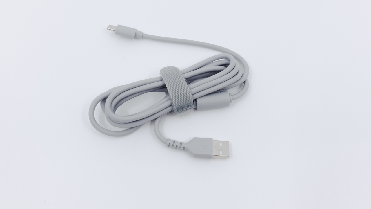 付属のUSBケーブル