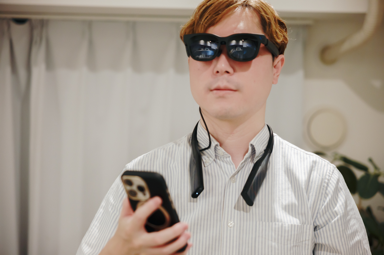 首にかけるには少し重い