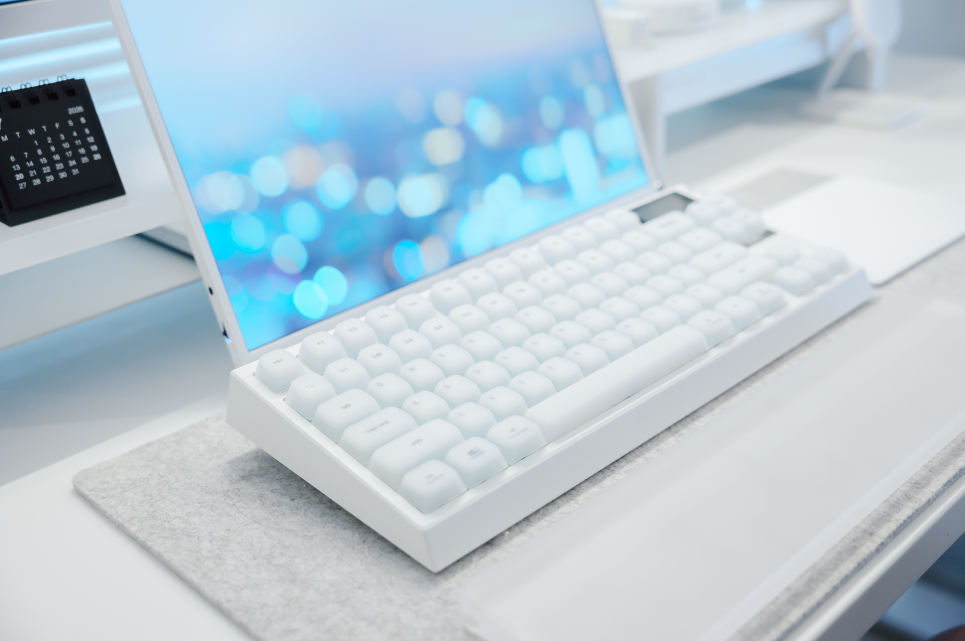 EPOMAKER G84 Proレビュー／シリコンキーキャップが生む唯一無二の打鍵感と美しいライティング