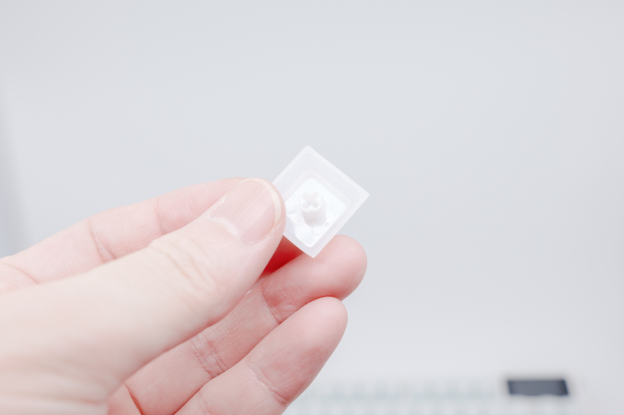 プラスチックの周りをシリコンで包み込む構造