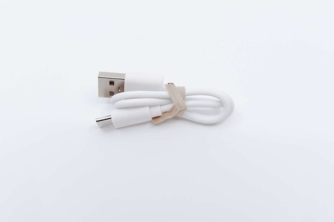 付属のUSBケーブル