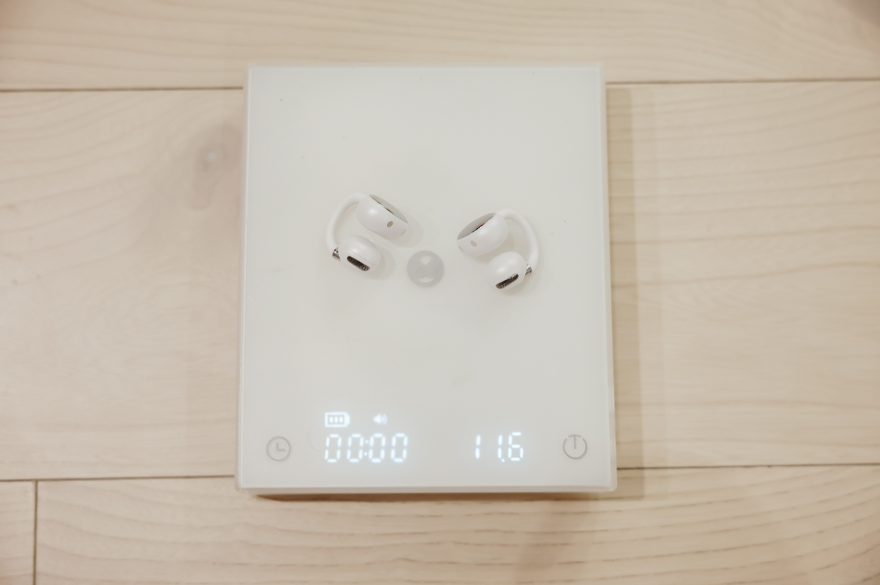 イヤホン単体だと、約5.5gほど