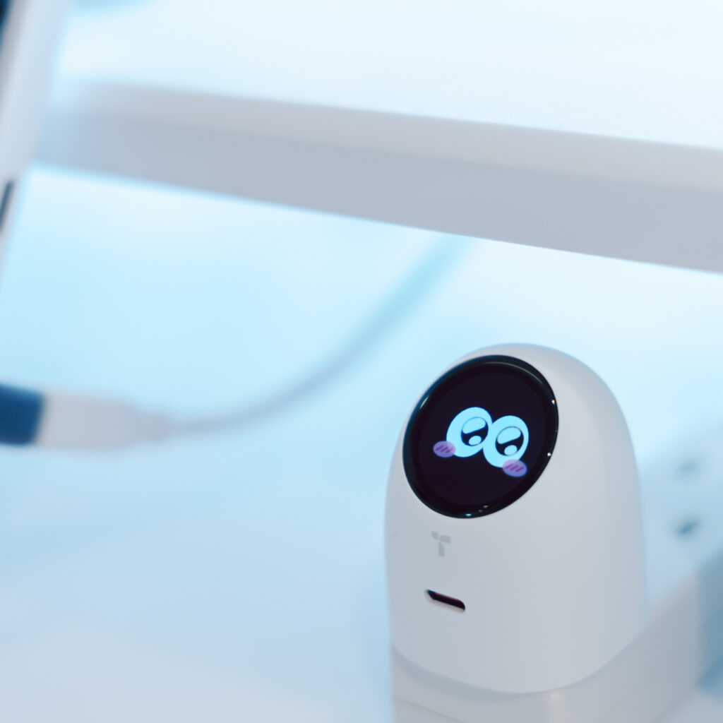 TORRAS FlashEye Dot レビュー／多彩な表情が可愛すぎるディスプレイ付き45W充電器