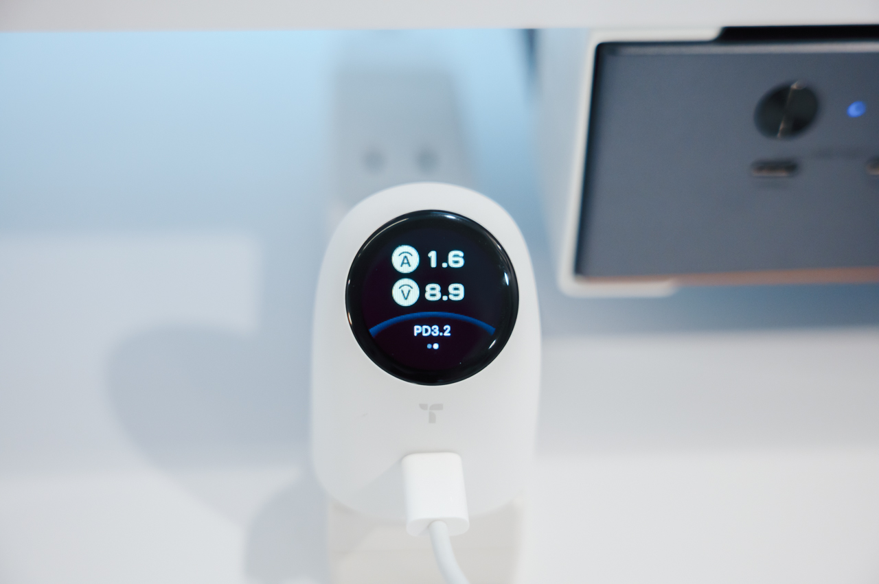 電圧や電流なども確認できる