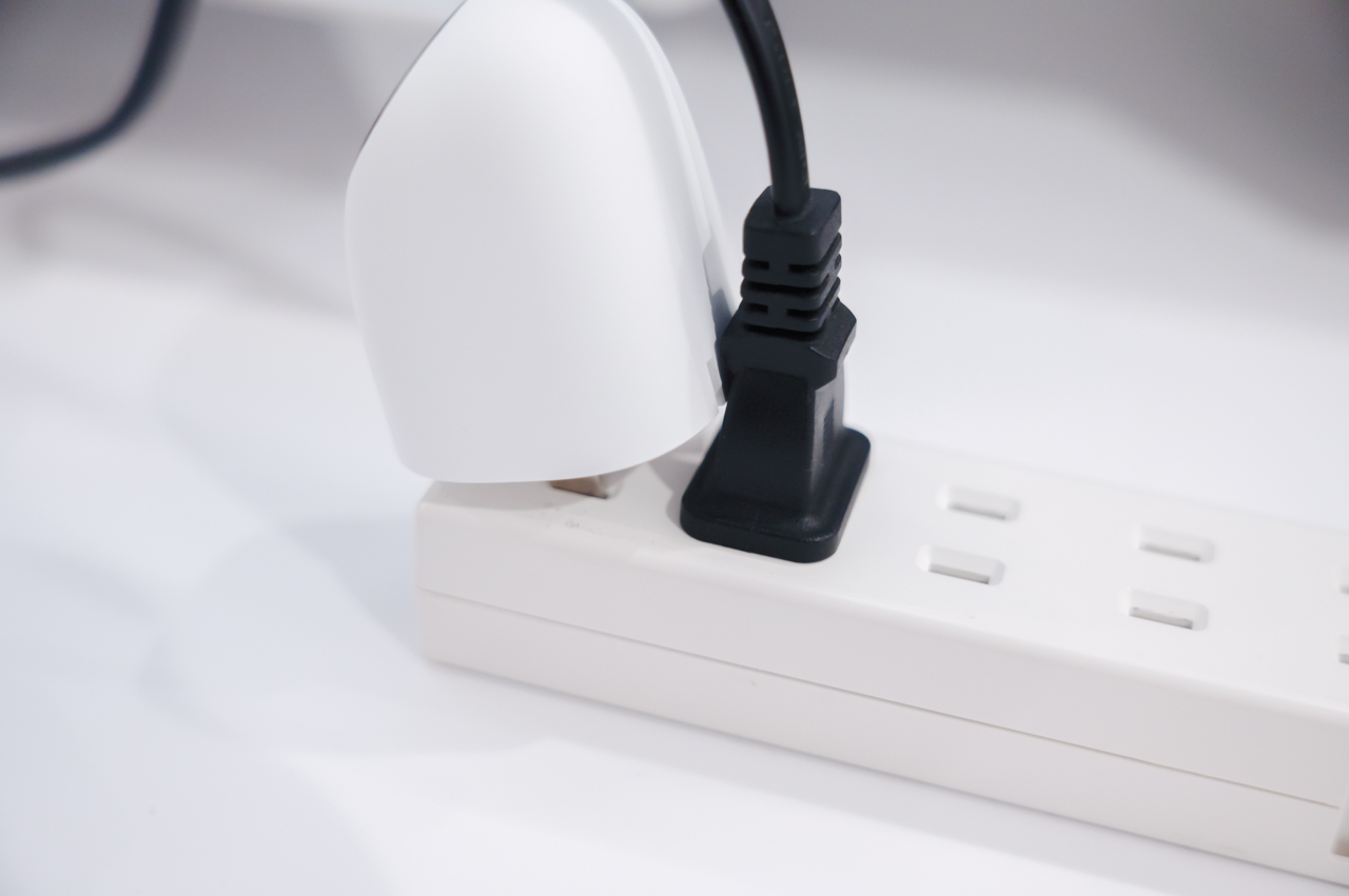電源タップだと隣と干渉する