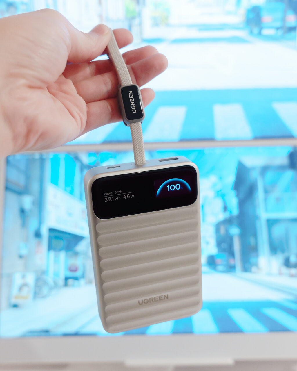 UGREEN Nexode Wavy レビュー／温度や劣化度まで画面で見えるケーブル内蔵モバイルバッテリー