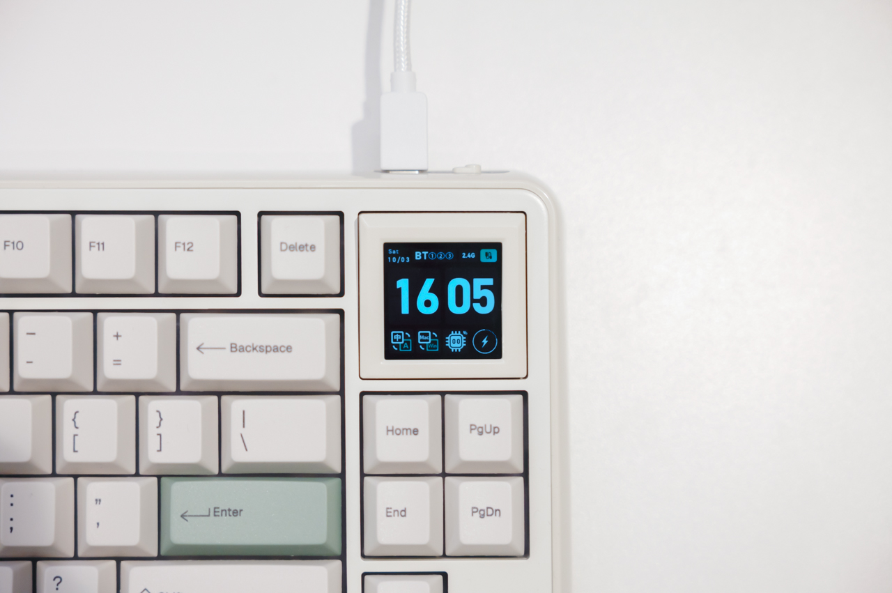 ディスプレイに時計などを表示できる